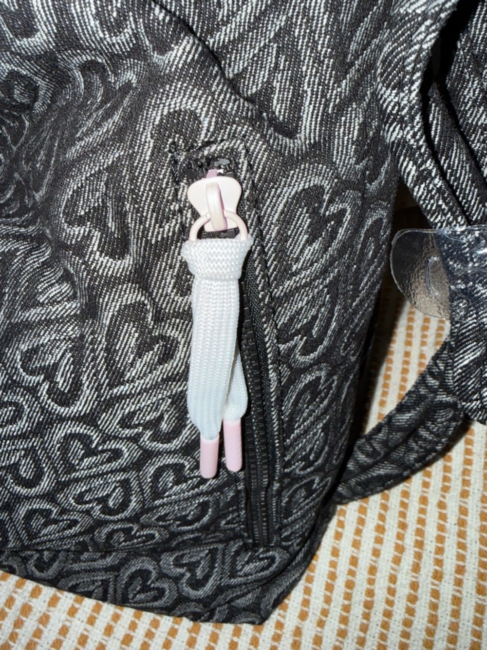 WILDFOX Black Heart Jacquard Drawstring Tote Bag/Backpack - Picture 4 of 7